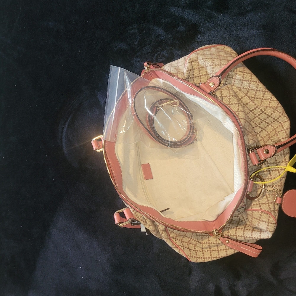 Gucci Purse - Picture 2 of 4